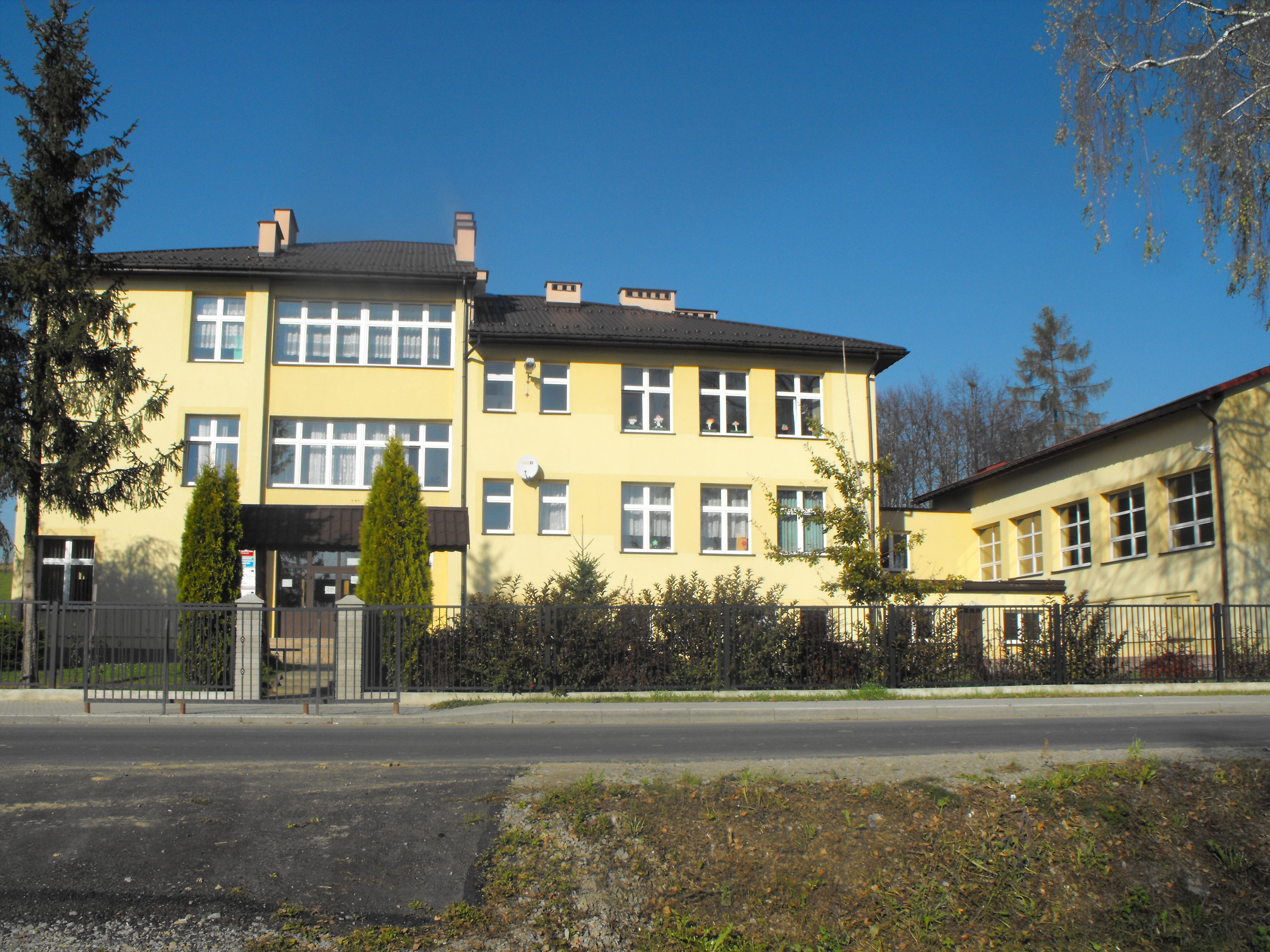 Widok szkoły w 2016 roku